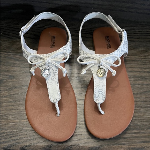 Michael Kors girls sandals sz 4 youth EUC worn twice - Picture 2 of 4
